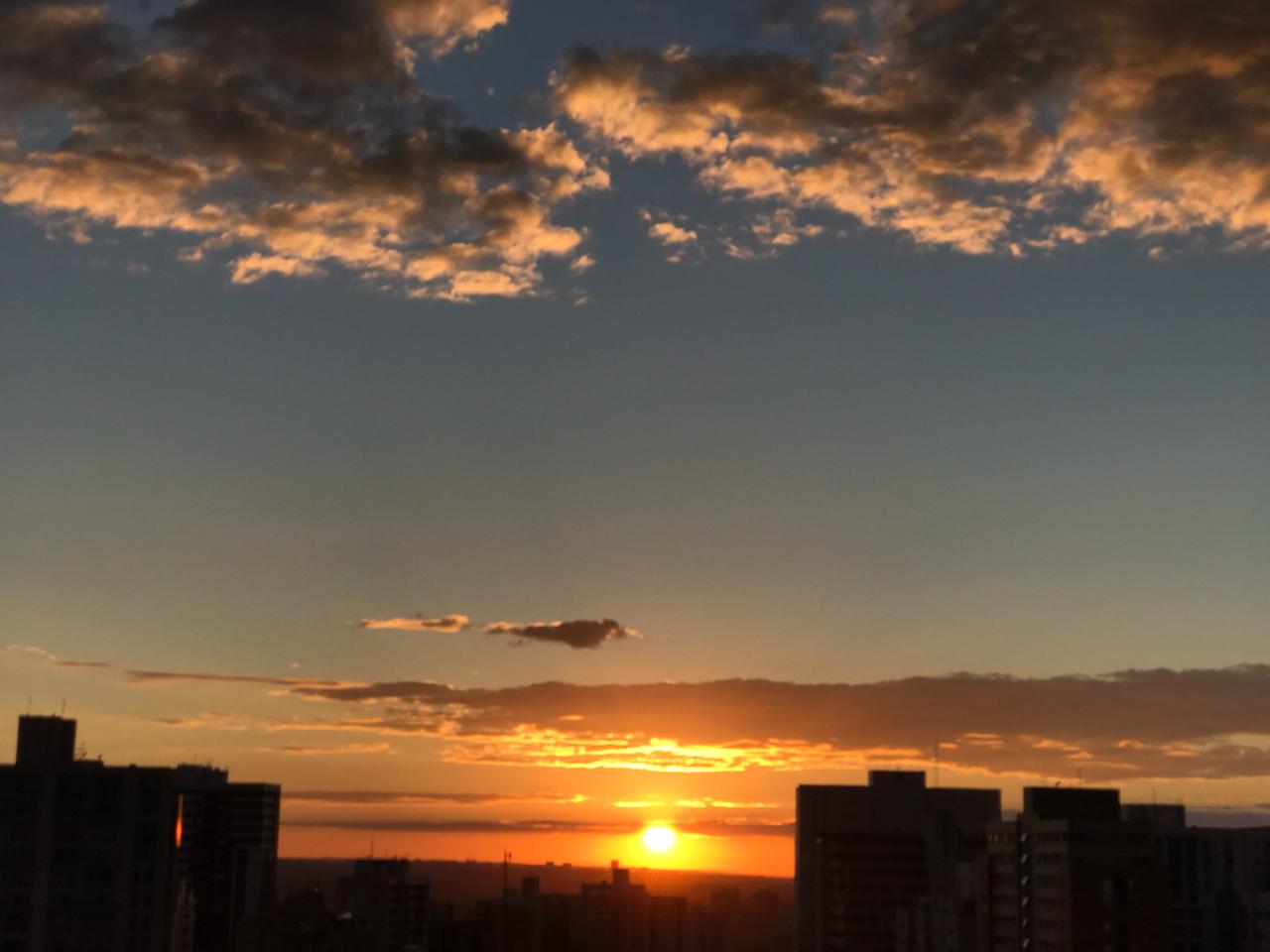 Nascer do sol Brasília horizonte.jpg