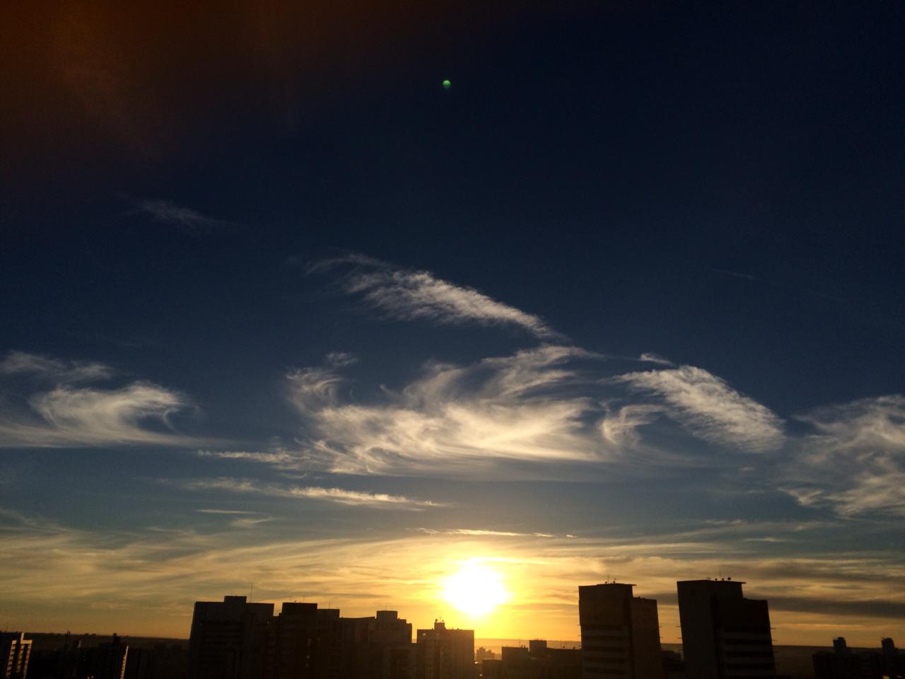 Nascer do sol Brasília mix de nuvem.jpg