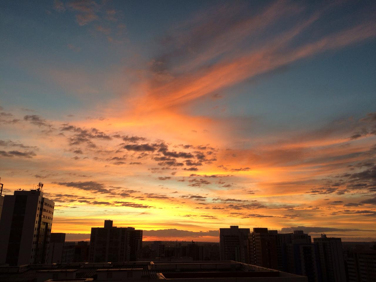 Céu de Brasília - nuvens e cores jpg.jpg