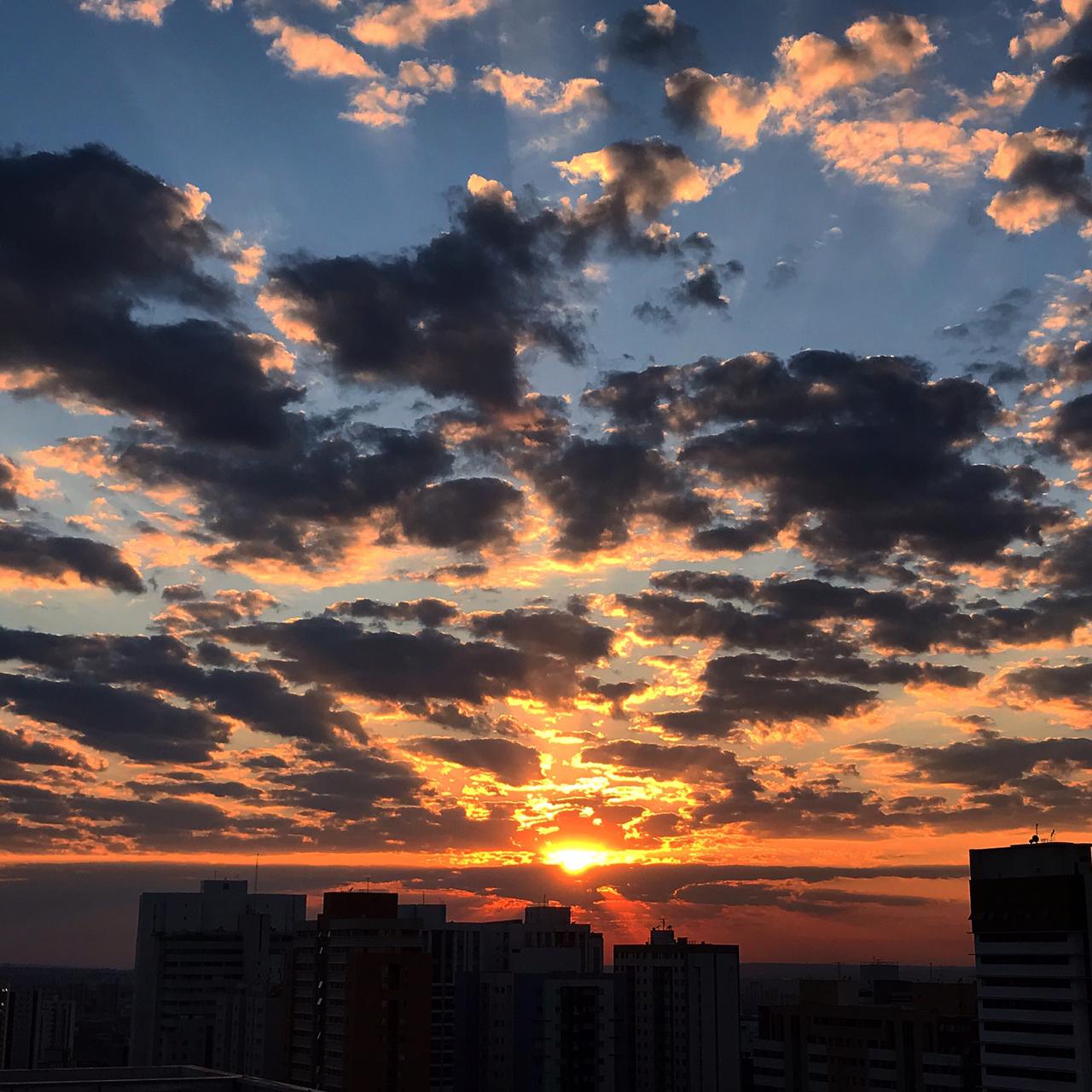Nascer do sol Brasília - sobre as nuvens jpg.jpg
