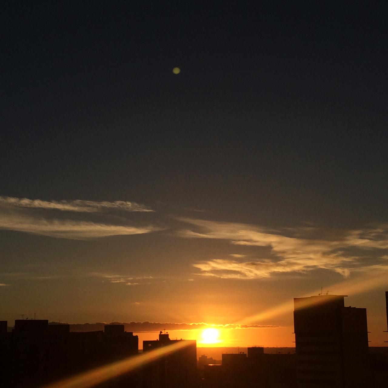 Nascer do sol Brasília no horizonte.jpg